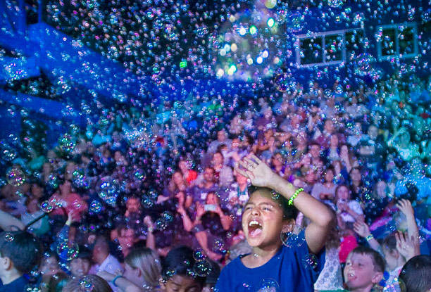 Máy Phun Bong Bóng Sự Kiện – Máy Tạo Bong Bóng Sân Khấu | Hiệu Ứng Cảm Xúc – INTOUR