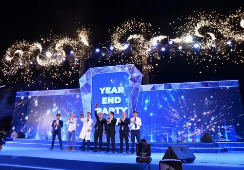 Tổ Chức Year End Party