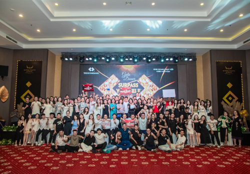 Tổ Chức Gala Dinner
