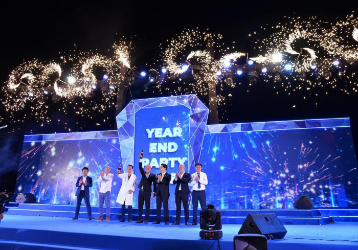 Tổ Chức Year End Party
