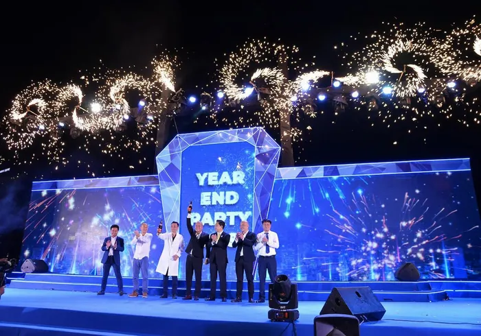 Tổ Chức Year End Party