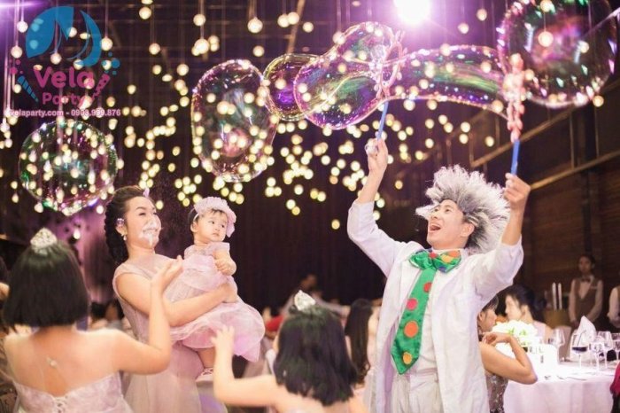 Nghệ sĩ biểu diễn bong bóng xà phòng