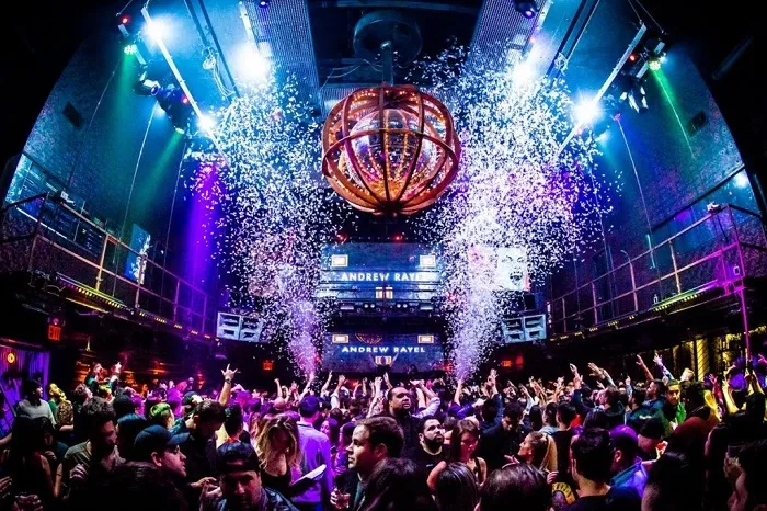 Thuê Máy Bắn Pháo Giấy, Máy Bắn Kim Tuyến Confetti Sân Khấu
